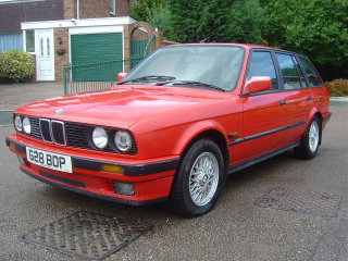 Illustration for article titled I saw a red e30 wagon!!!